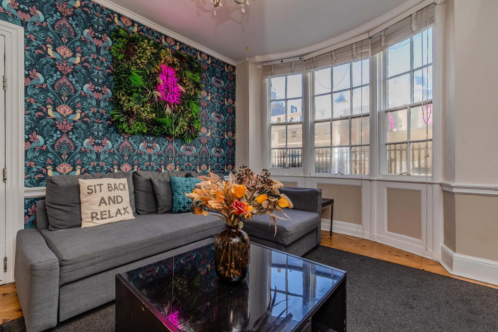 Spacious 5-bedroom With Patio In The Heart Of Kemptown Apartment