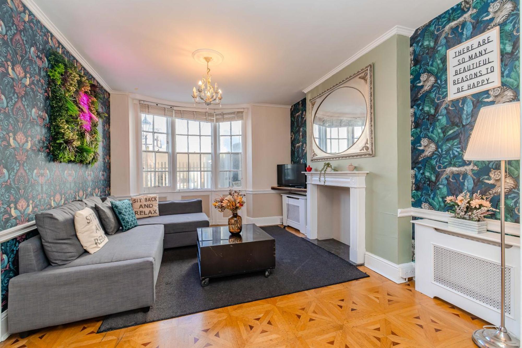 Spacious 5-bedroom With Patio In The Heart Of Kemptown Apartment