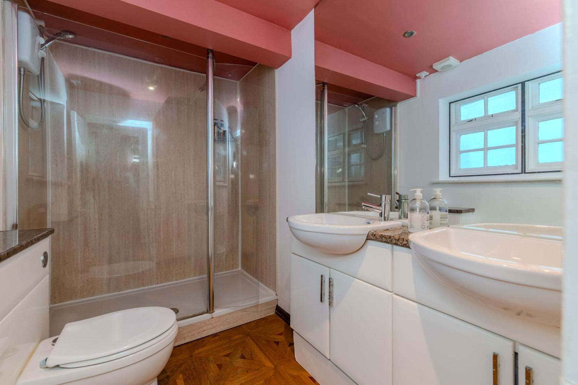 Spacious 5-bedroom With Patio In The Heart Of Kemptown Apartment