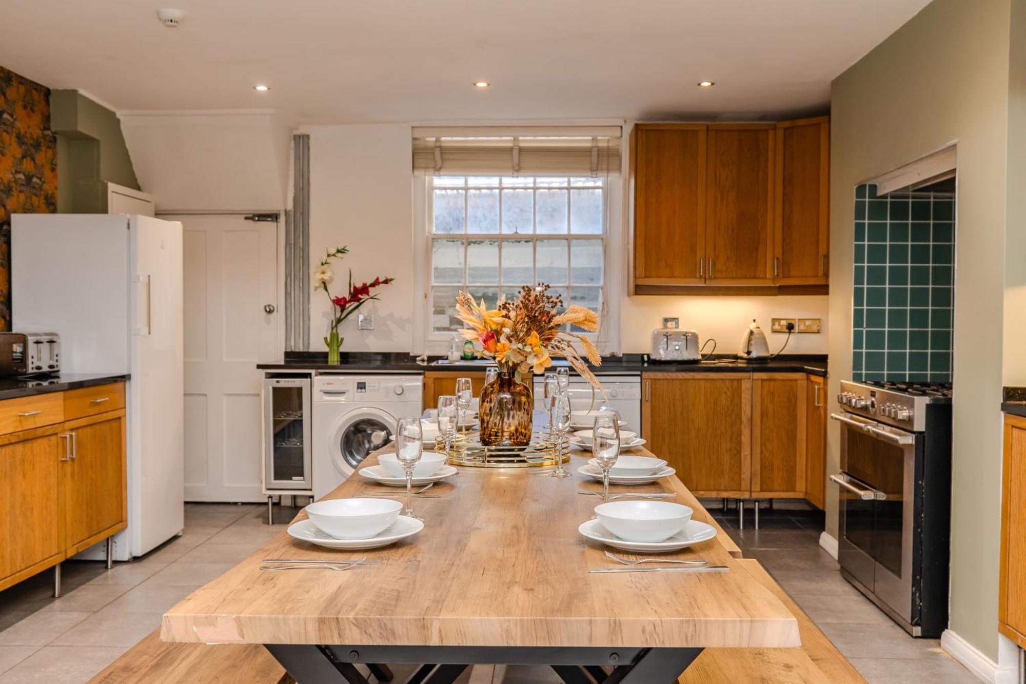 Spacious 5-bedroom With Patio In The Heart Of Kemptown Apartment *