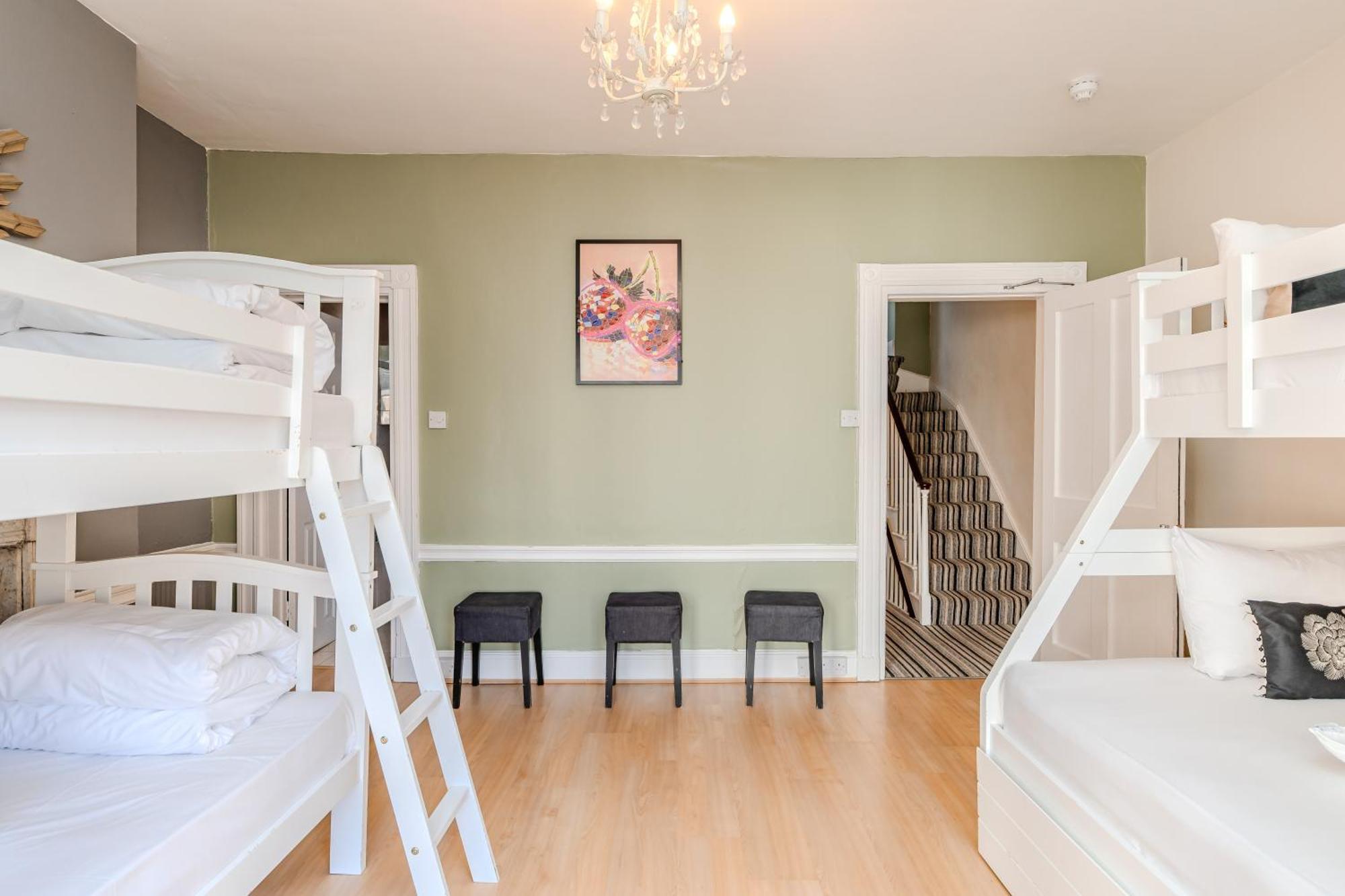 Spacious 5-bedroom With Patio In The Heart Of Kemptown Apartment